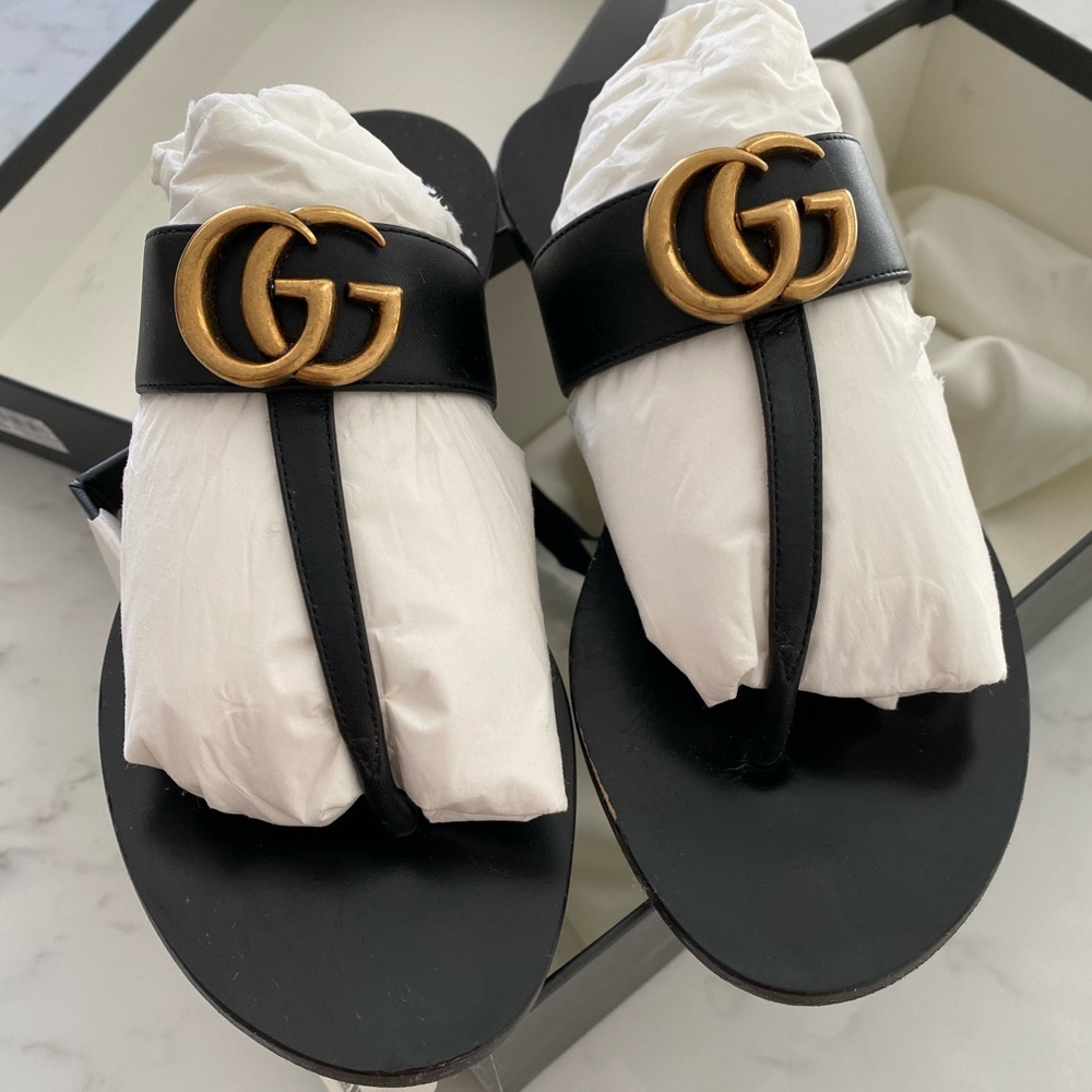 Gucci Marmont Leather Thong Sandals - Size 37
